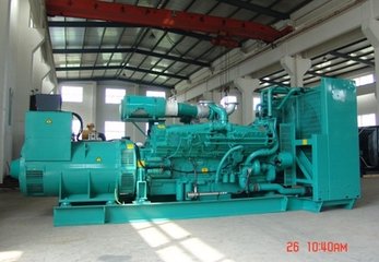 上海發(fā)電機收購公司，專業(yè)回收二手柴油發(fā)電機組，康明斯發(fā)動機回